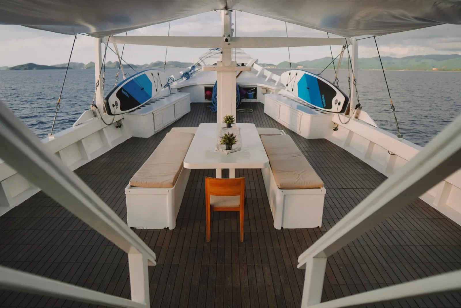 Tara Front Deck Area - BoatKomodoTrip