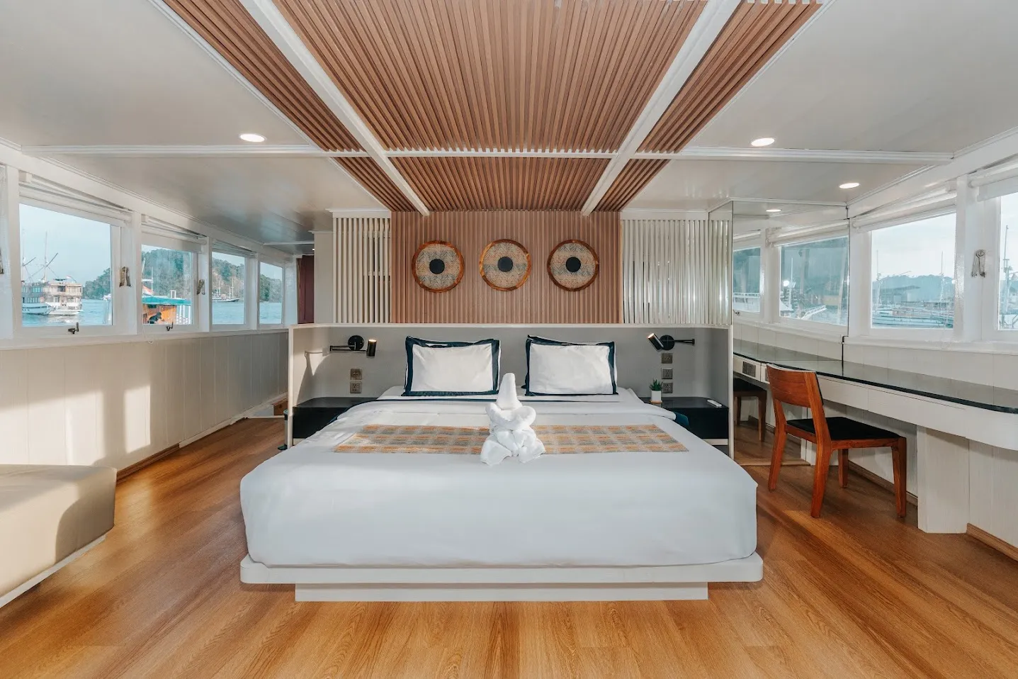 Tara Phinisi Cruise Boat Charter | Tara Master Cabin | Boat Komodo Trip