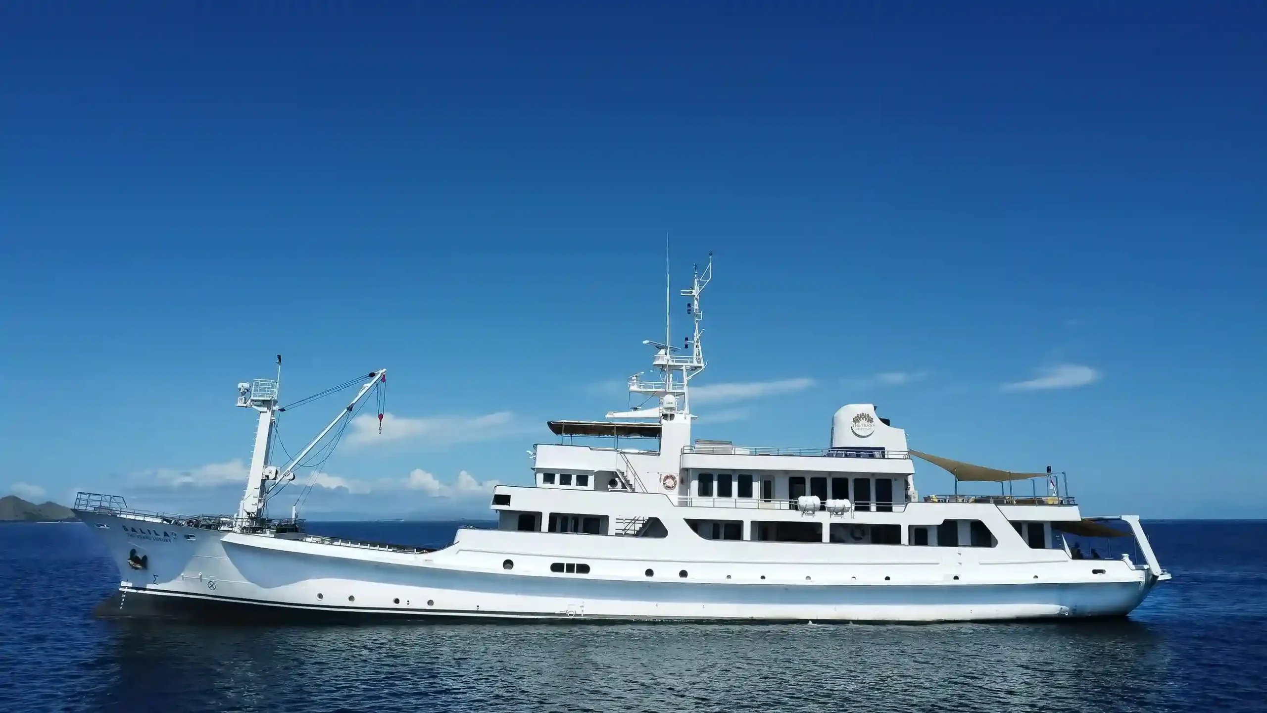 The Trans Yacht Cruise - BoatKomodoTrip