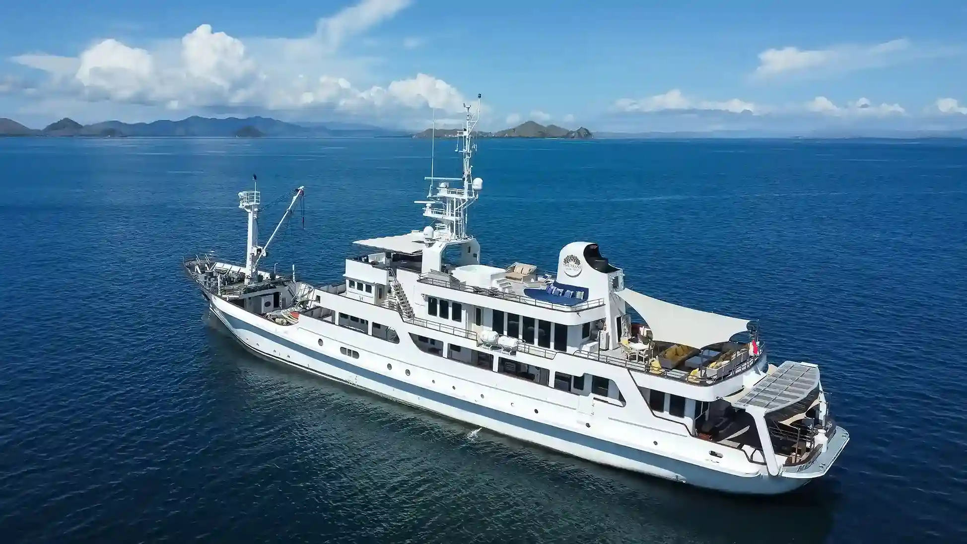 The Trans Yacht Cruise - BoatKomodoTrip