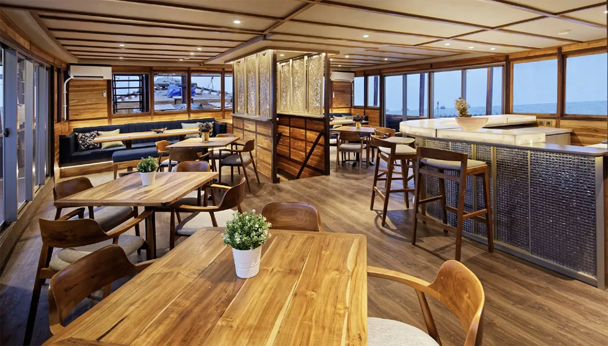 Komodo Boat Party
