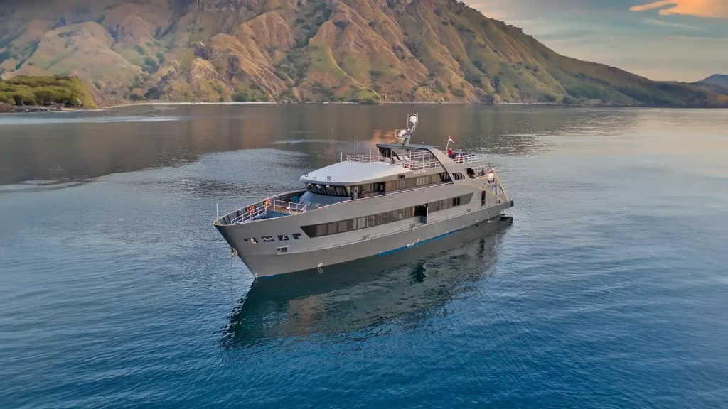 Velocean Yacht Cruise Komodo Charter | Boat Komodo Trip