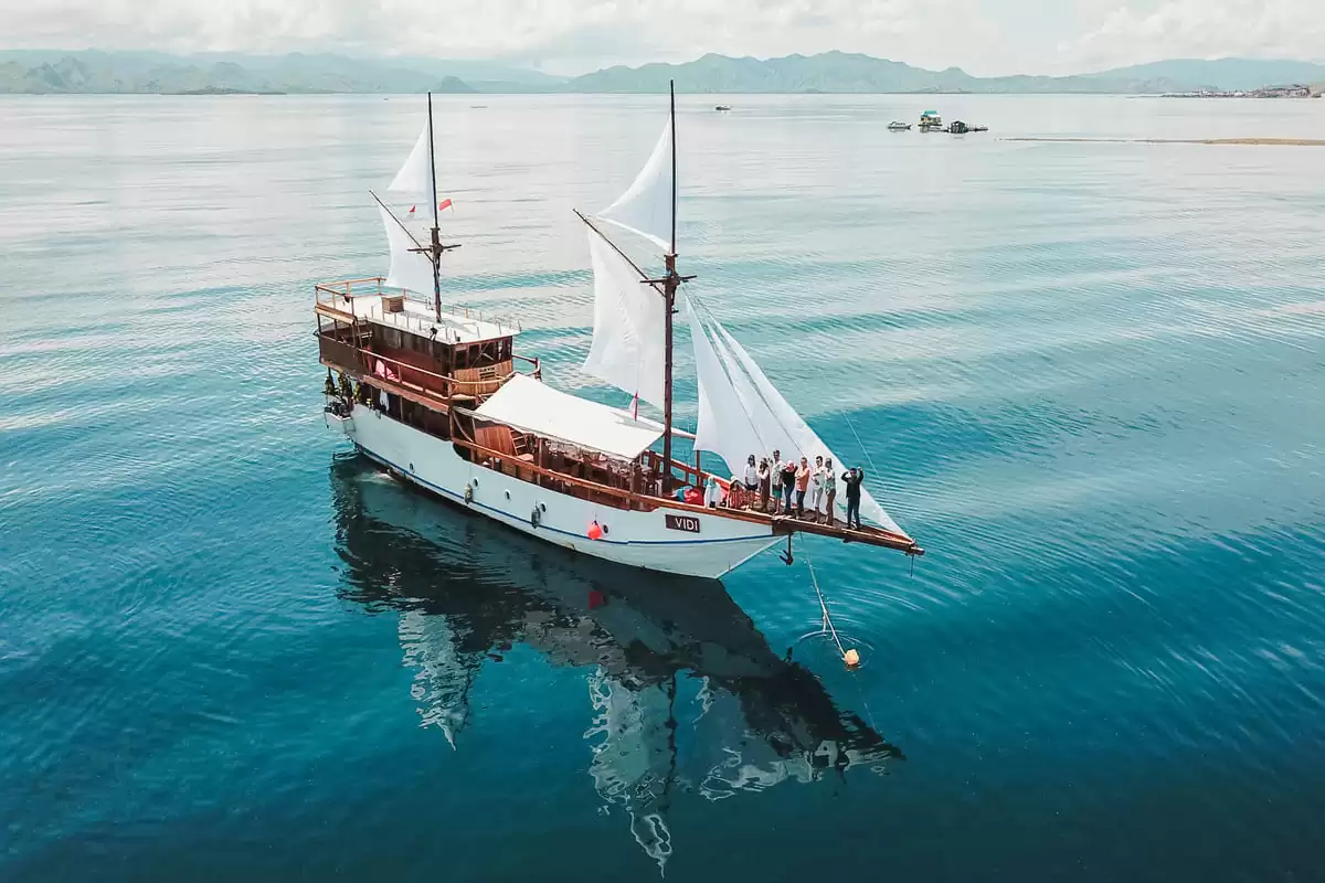 Vidi Phinisi Exterior - Boat Komodo Trip