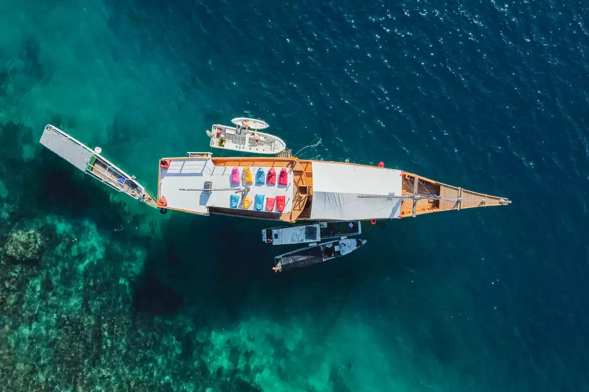 Vidi Phinisi Exterior - Boat Komodo Trip