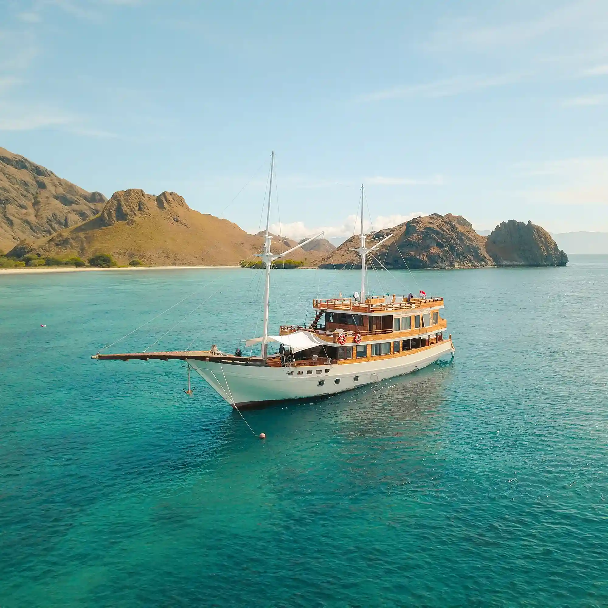 Yumana Phinisi Boat Charters