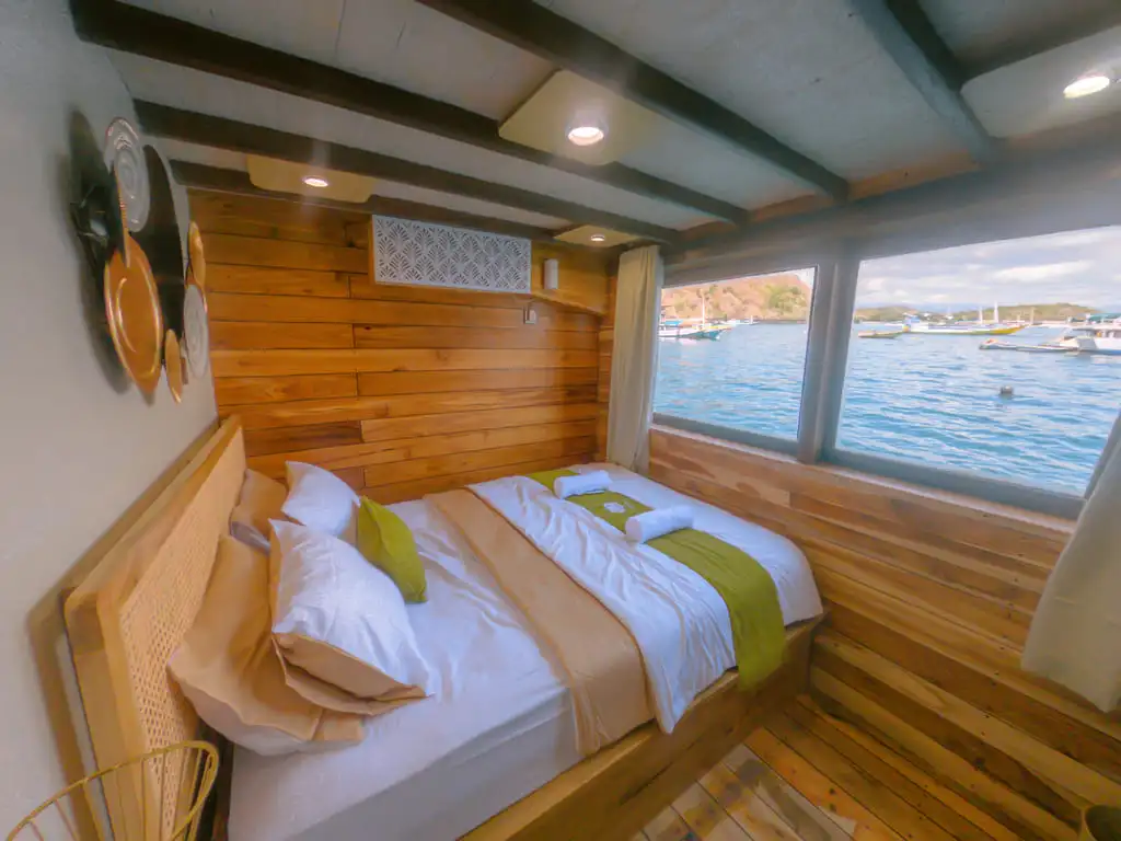 Deluxe Cabin | Yumana Phinisi | Komodo Island Tour | Boat Komodo Trip