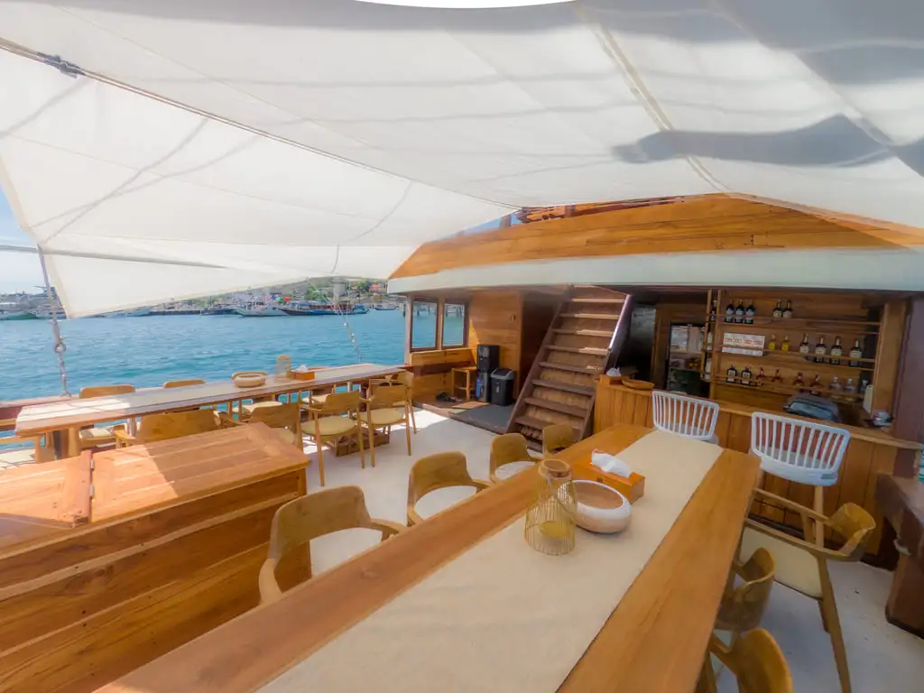 Outdoor Dining Room | Yumana Phinisi | Komodo National Park | Boat Komodo Trip