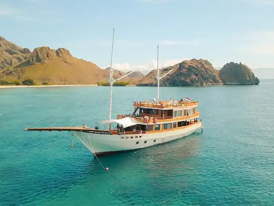 Yumana Phinisi | Komodo National Park | Boat Komodo Trip