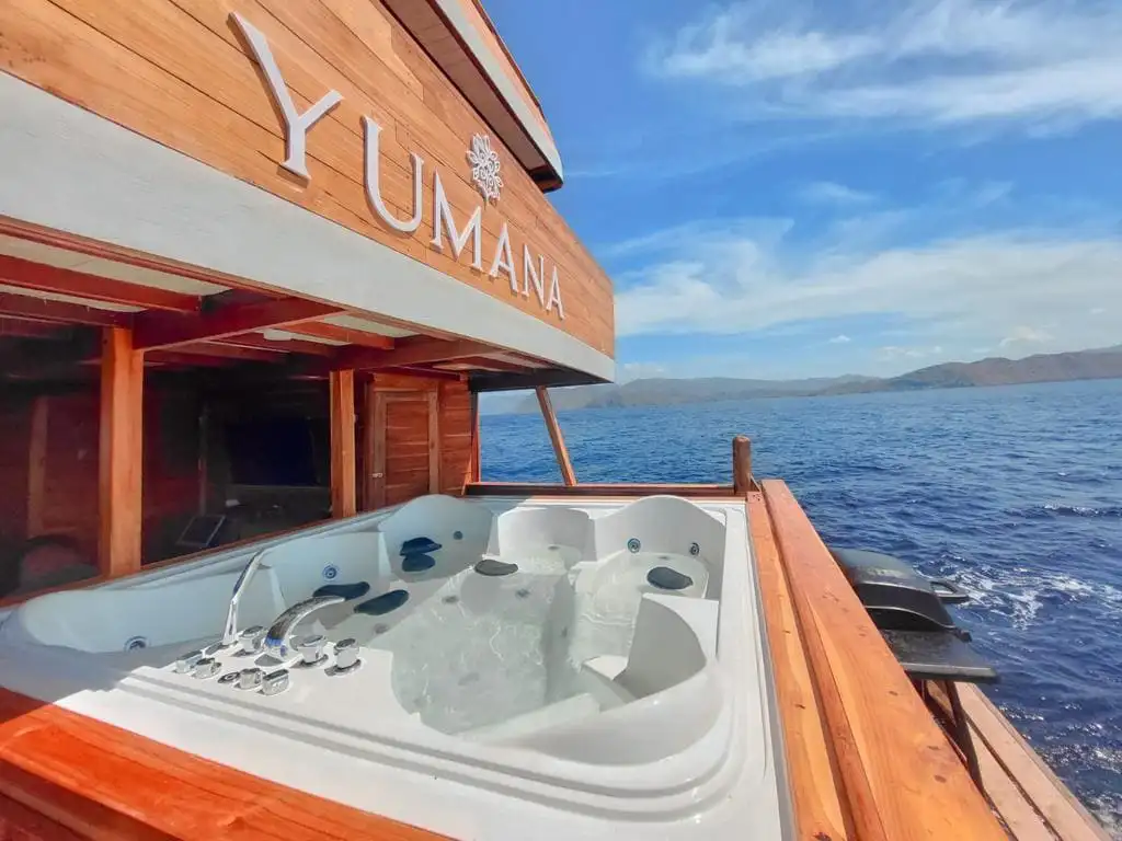 Jacuzzi | Yumana Phinisi | Komodo National Park | Boat Komodo Trip