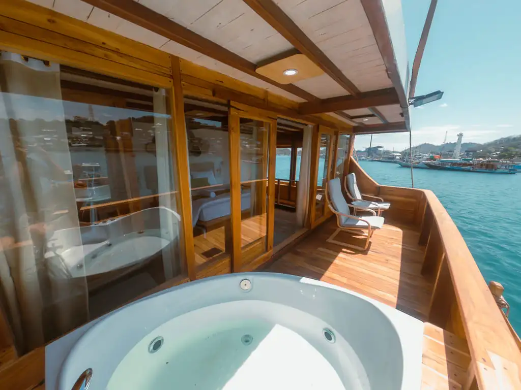 Royal Suite Cabin - Image 2