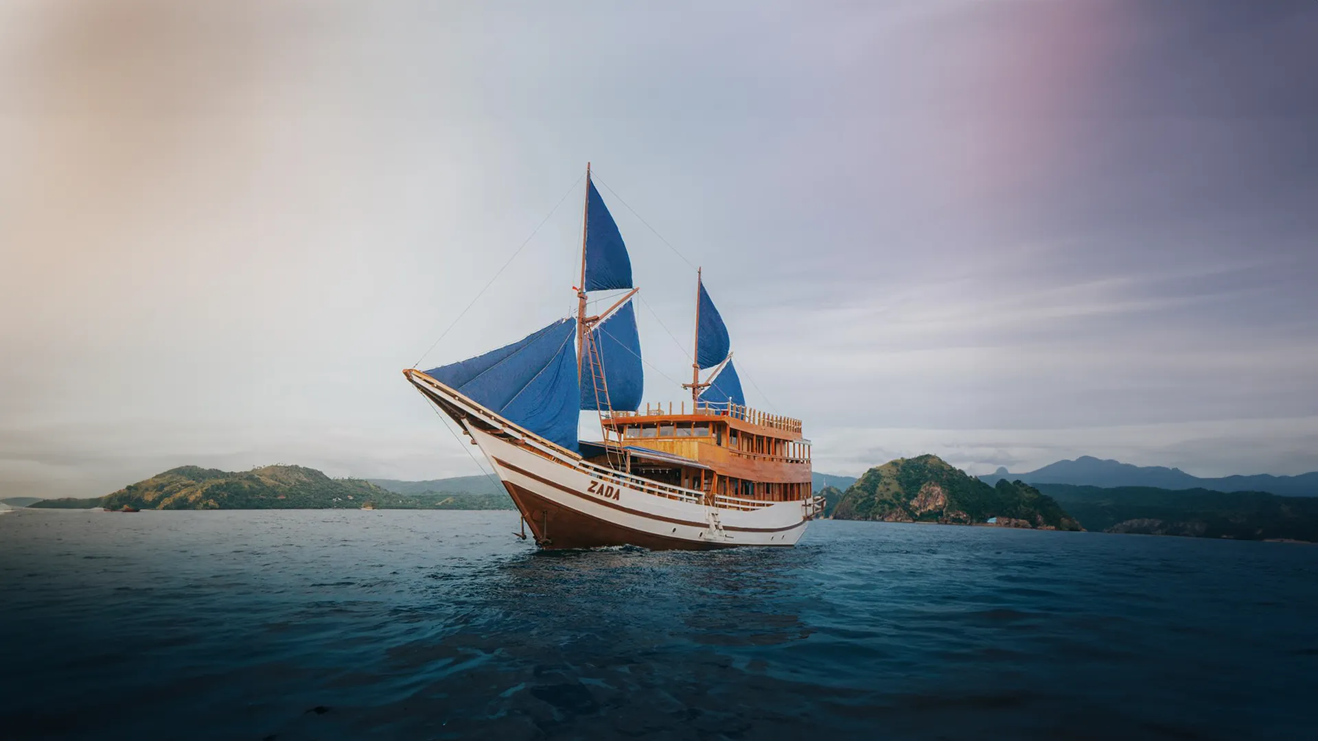 Zada Ulla Yacht Cruise Phinisi Charter by Boat Komodo Trip