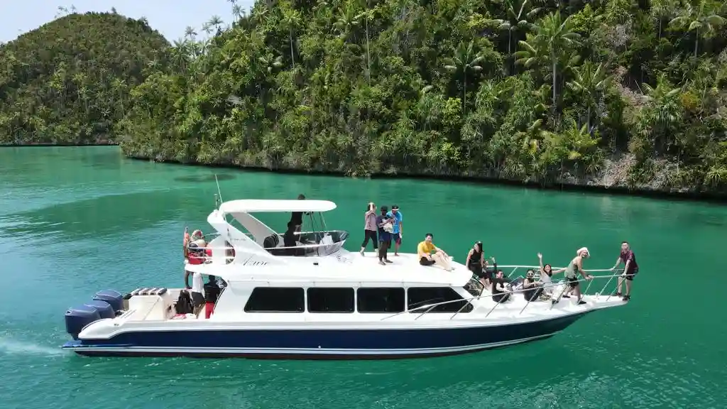 Azure- BoatKomodoTrip