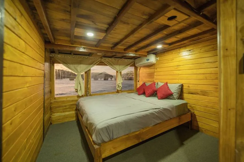 Master Cabin - Image 1