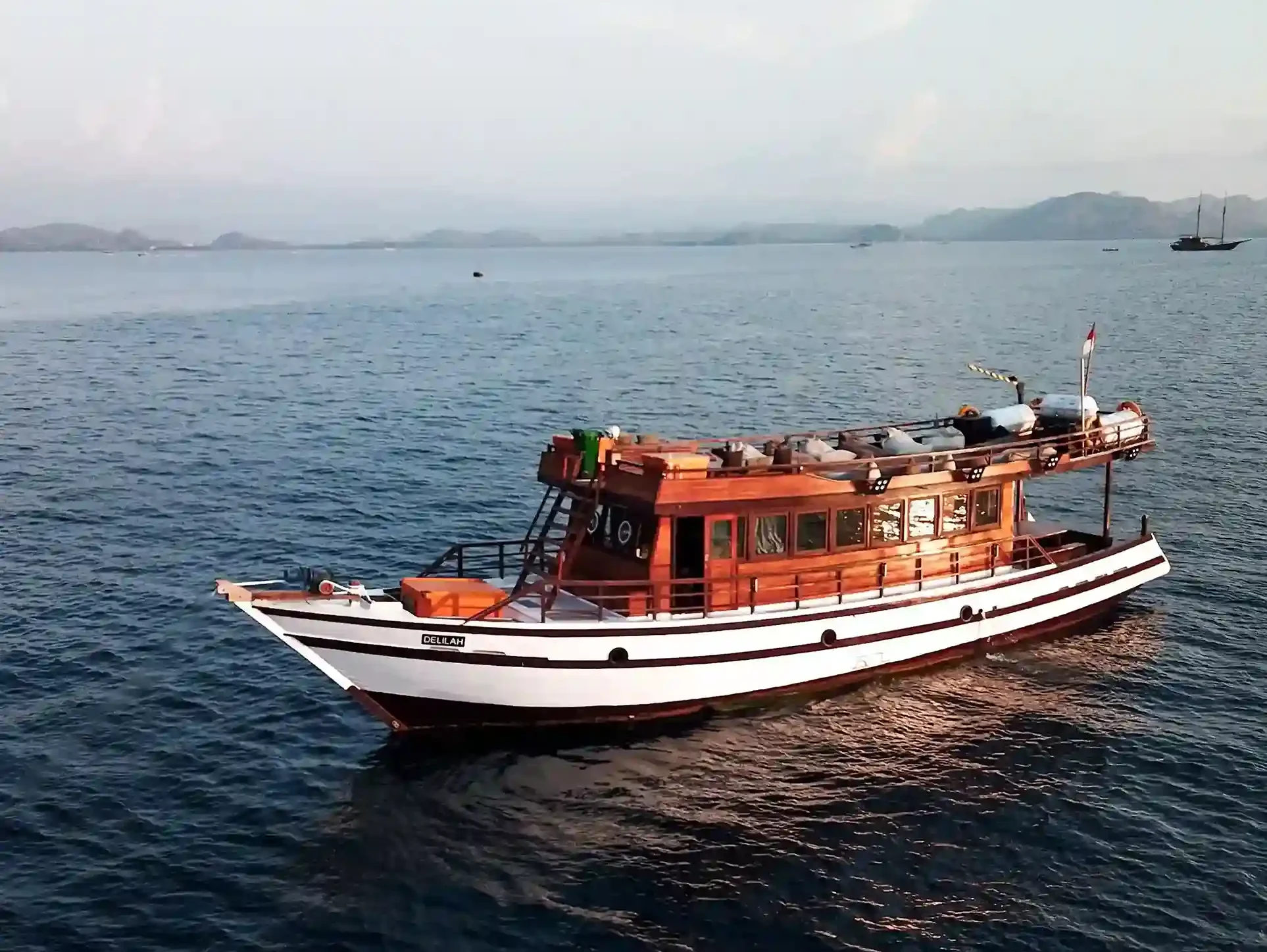 Delilah Yacht Cruise Phinisi - BoatKomodoTrip