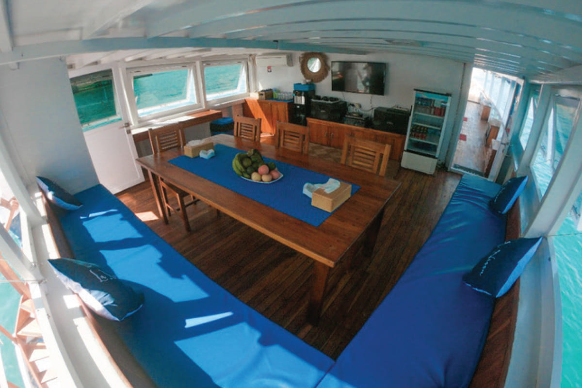 Dining Area in La NIssa Cruise Phinisi - Boat Komodo Trip
