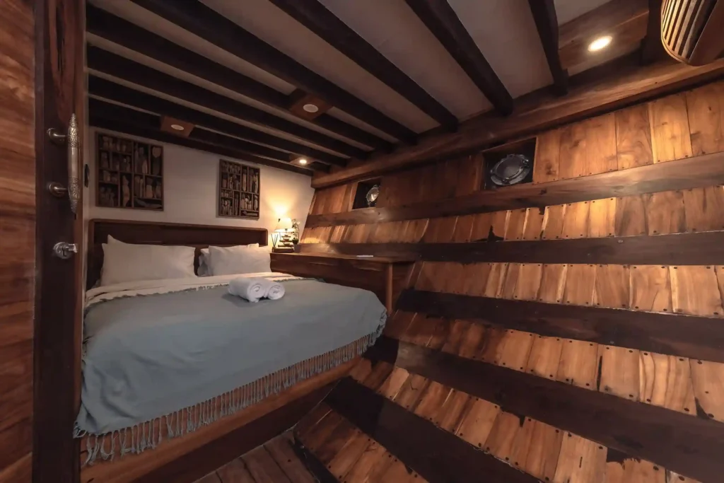 Elbark Cruise Phinisi