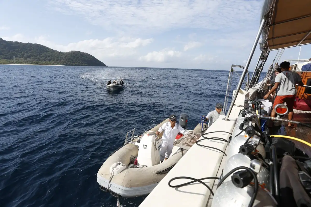 Emperor Raja Laut - BoatKomodoTrip