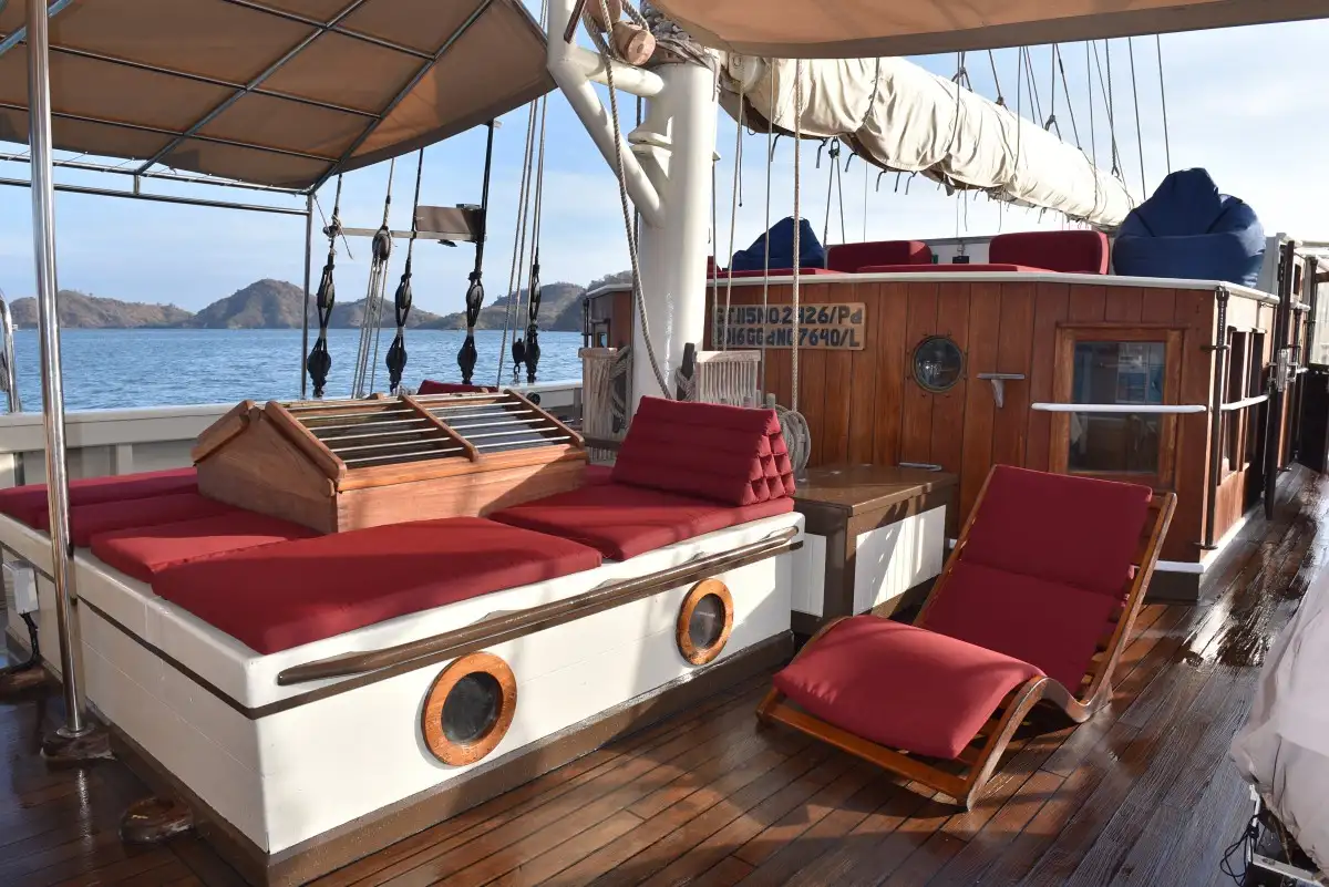 Emperor Raja Laut - BoatKomodoTrip