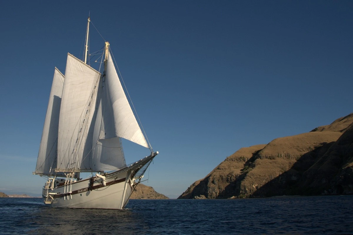 emperor raja laut exterior