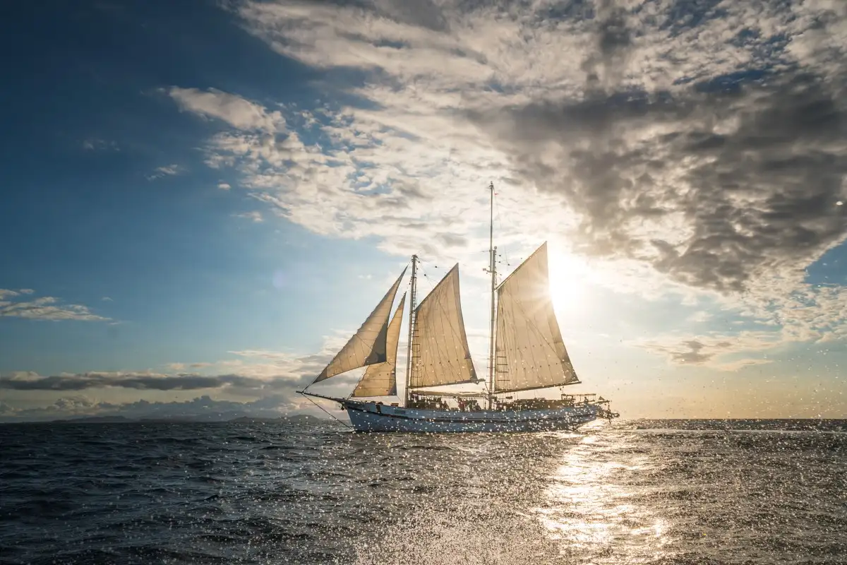 Emperor Raja Laut - BoatKomodoTrip