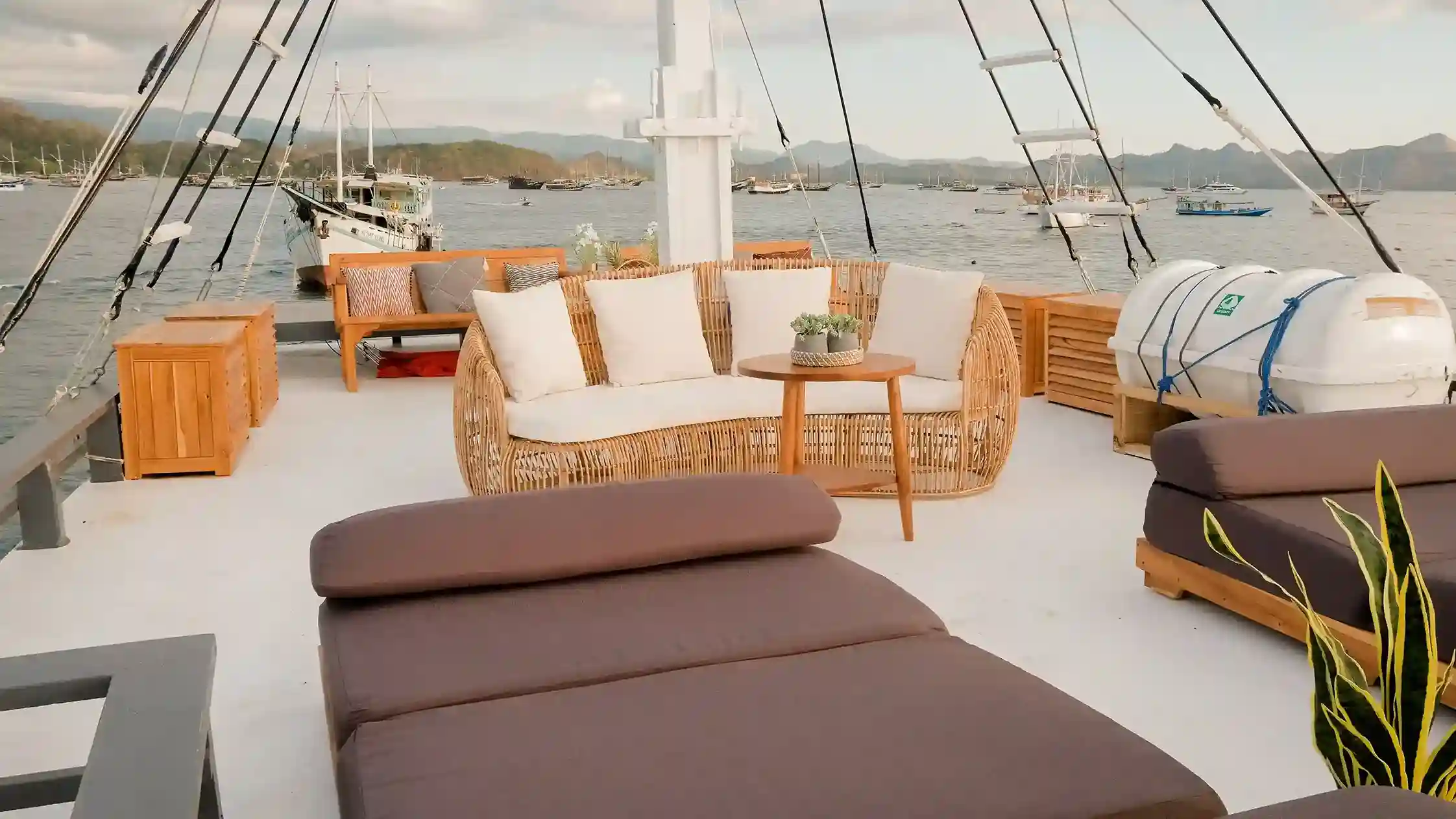 Semesta Phinisi - BoatKomodoTrip