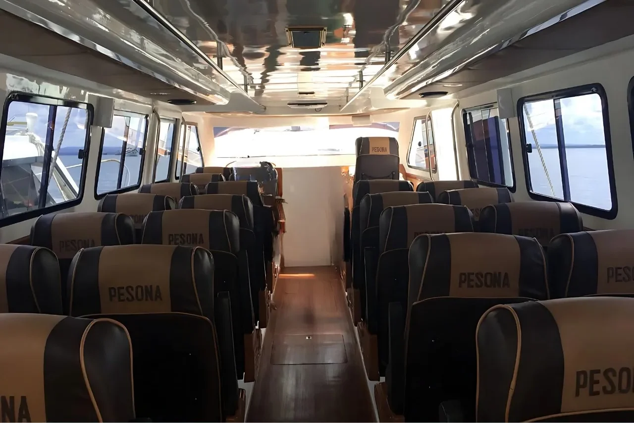 Its Pesona Speedboat Interior - Boat Komodo Trip