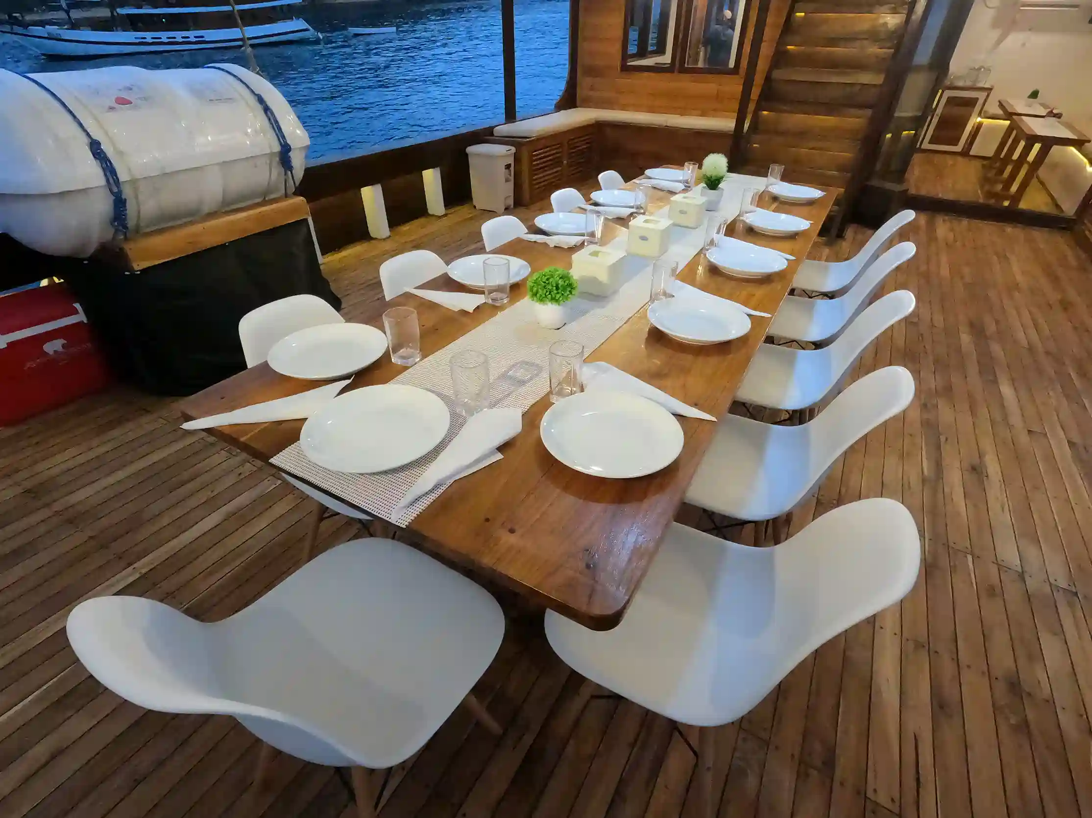 Lady Grace Cruise Indoor Dining Area - BoatKomodoTrip