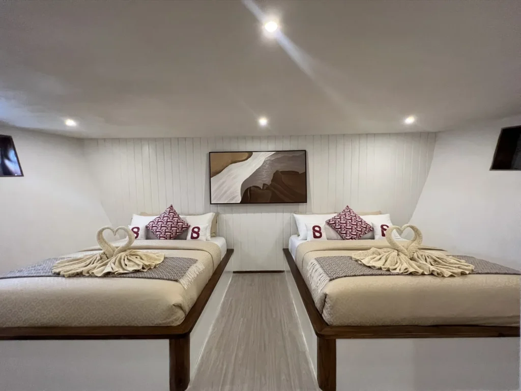 Le Costa Yacht Cruise Family Cabin | Komodo Island Tour | Boat Komodo Trip