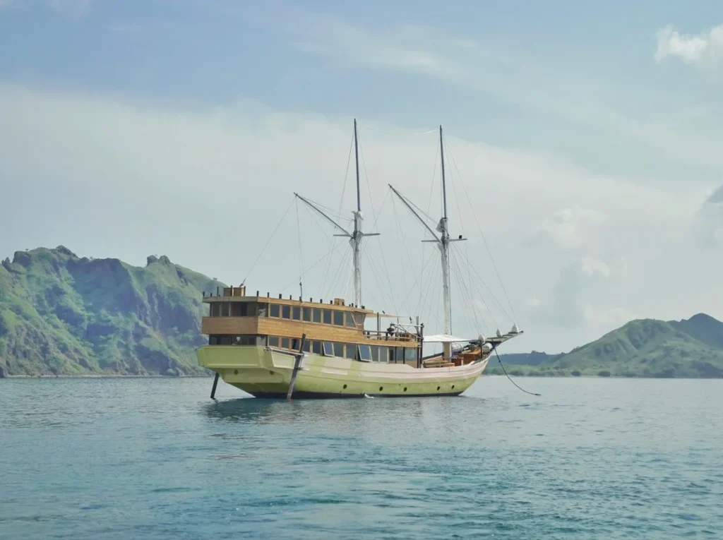 Leticia Cruise Liveboard - BoatKomodoTrip