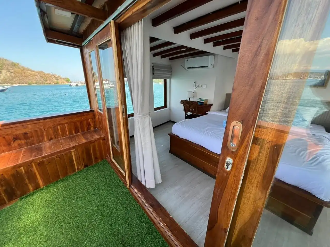 Leticia Yacht Cruise Phinisi - BoatKomodoTrip