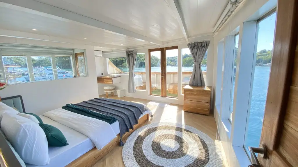 Master Cabin - Image 4