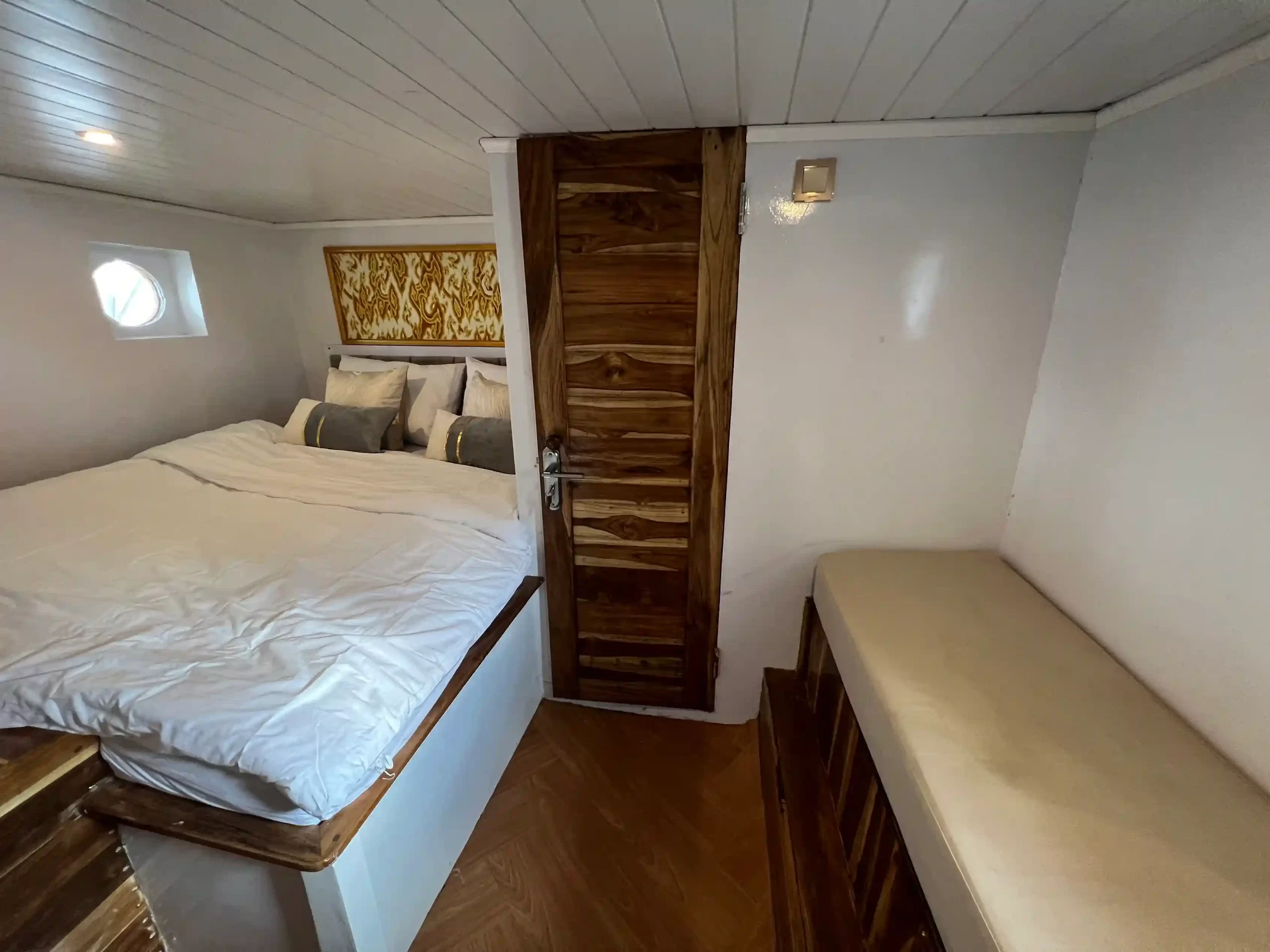 Deluxe Bedroom - Image 1