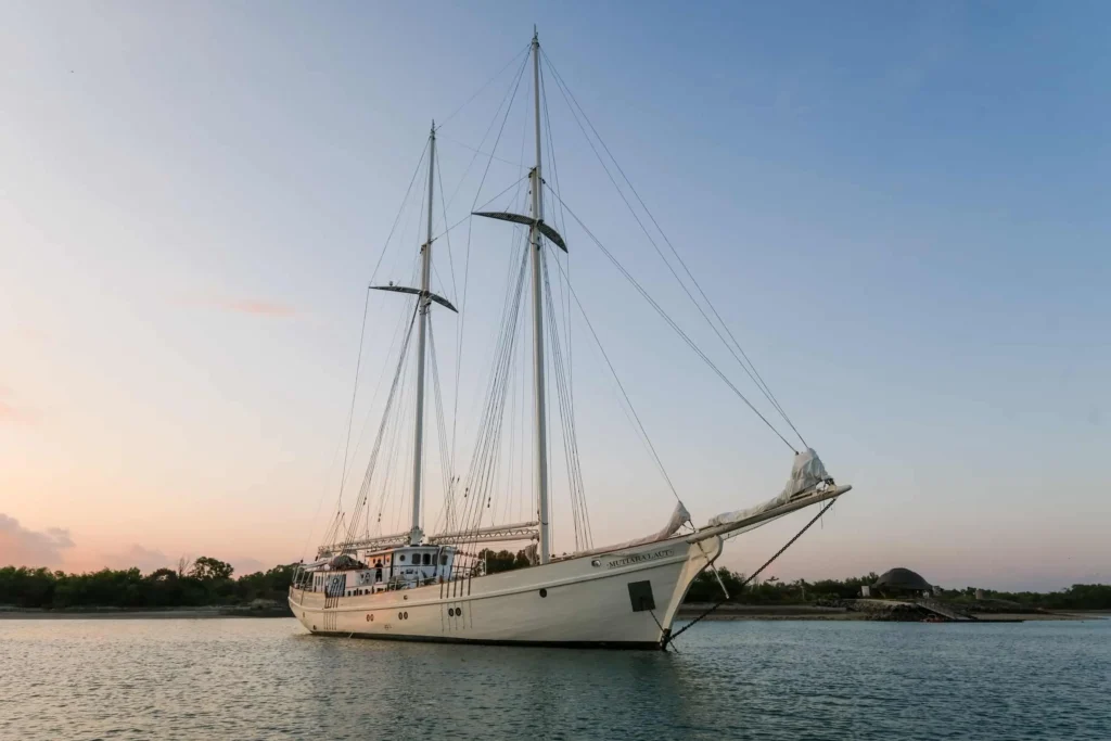 Mutiara laut | Luxury Yacht Charter Komodo | BoatKomodoTrip