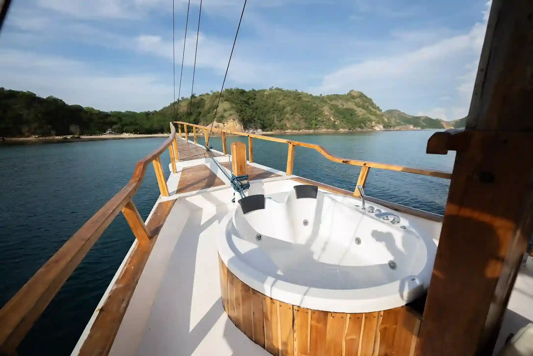 NK Jaya 2 Phinisi - BoatKomodoTrip