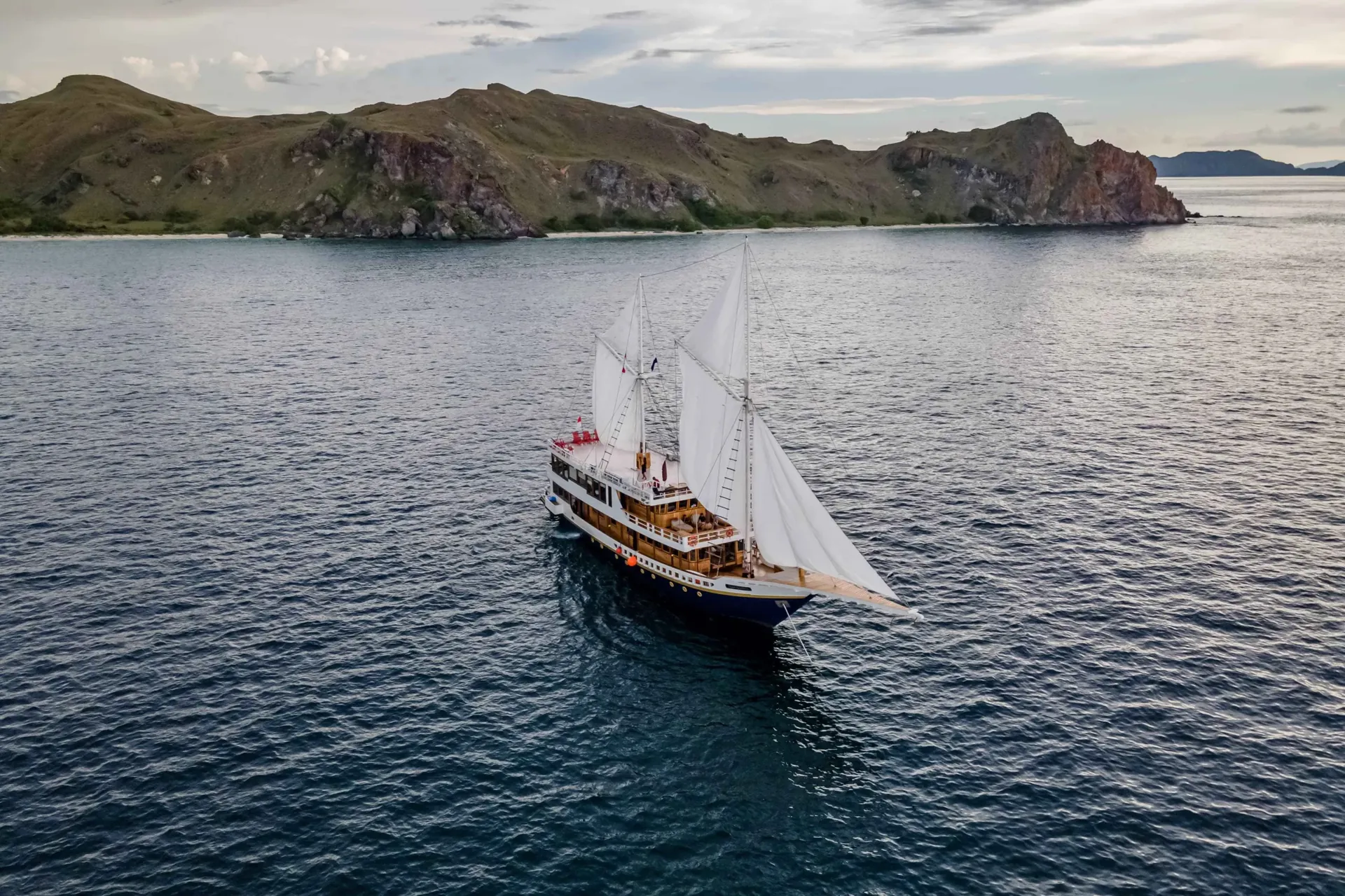 Nusa Kemabara Yacht Cruise