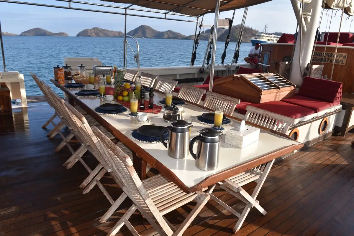 Emperor Raja Laut - BoatKomodoTrip