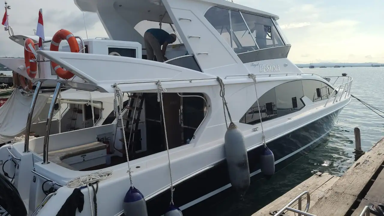 Royal Pesona Exterior Speedboat in Raja Ampat with Boat Komodo Trip