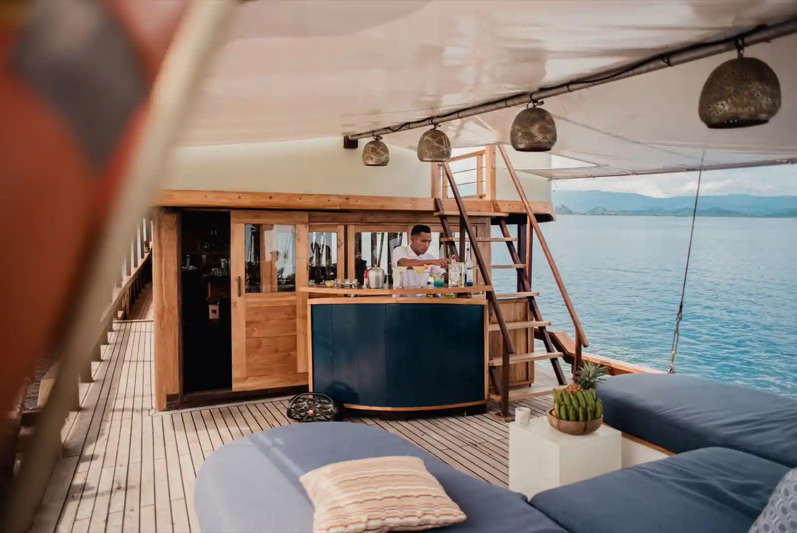 Samara 1 Phinisi Boat Charter | Bar | Boat Komodo Trip