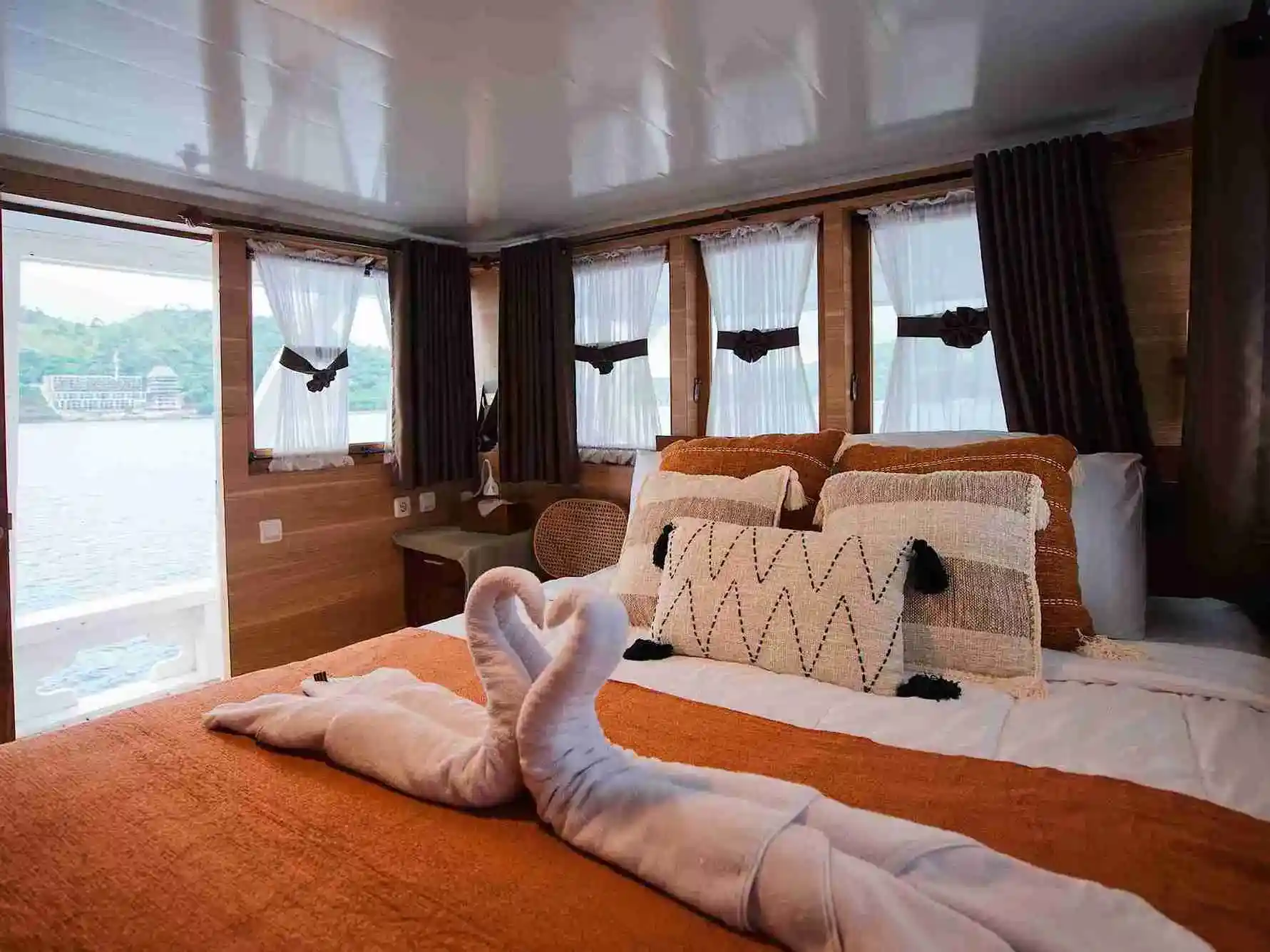 Master Cabin - Image 2