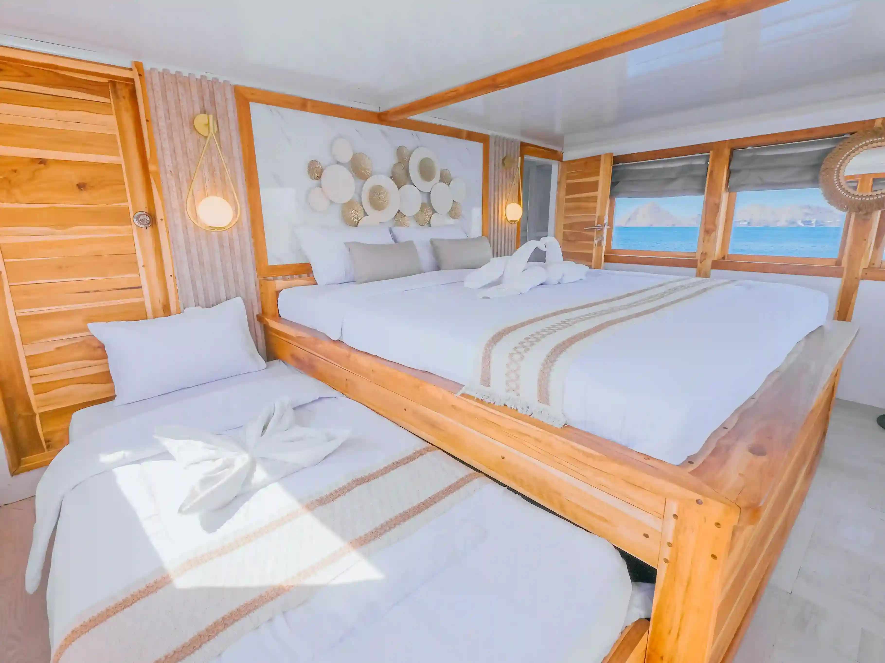 Bombana 2 Yacht Cruise Phinisi - BoatKomodoTrip