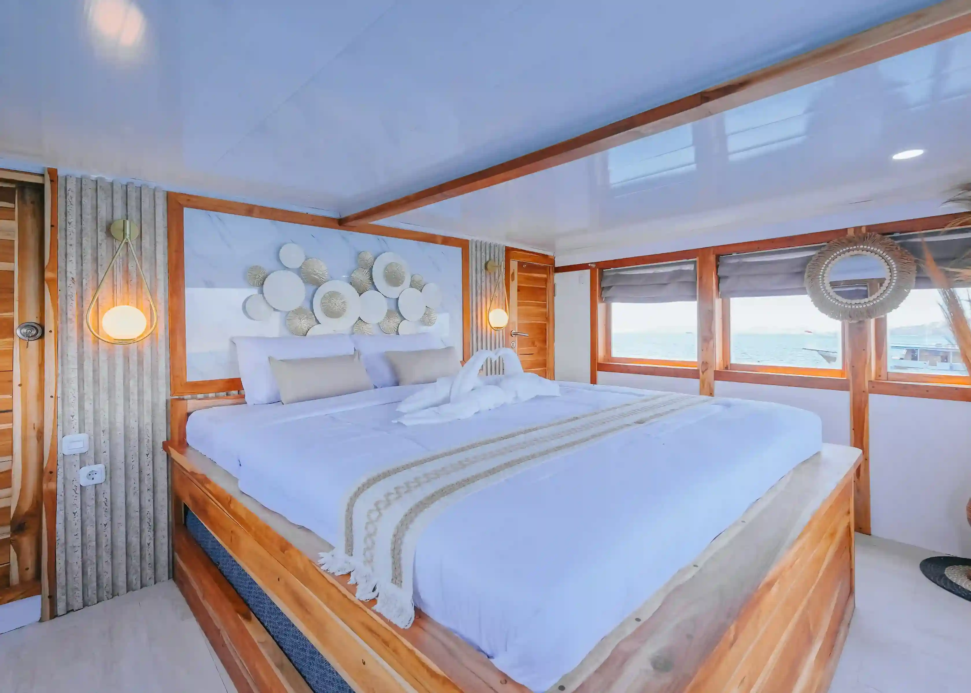 Bombana 2 Yacht Cruise Phinisi - BoatKomodoTrip