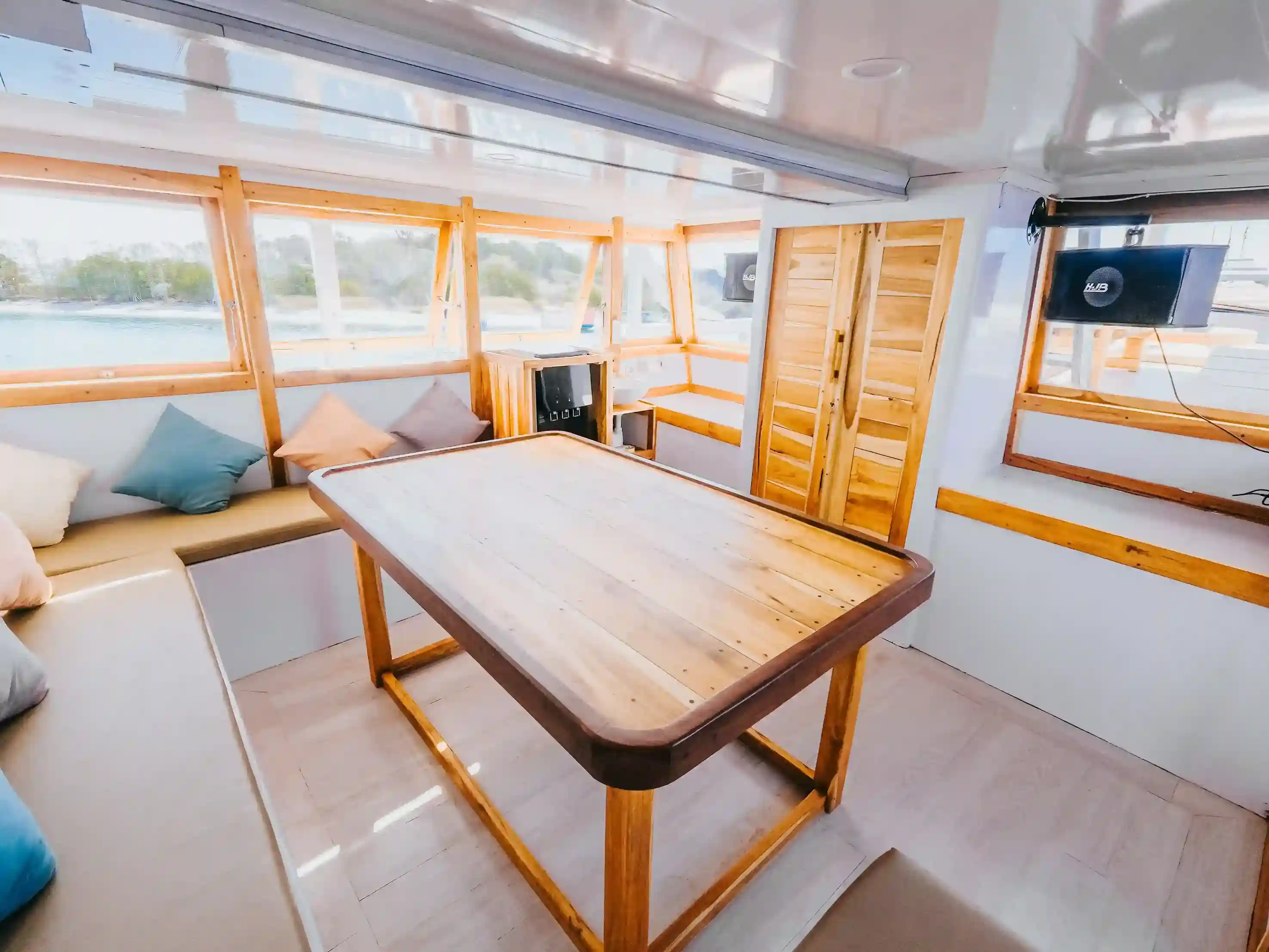 Bombana 2 Yacht Cruise Phinisi - BoatKomodoTrip