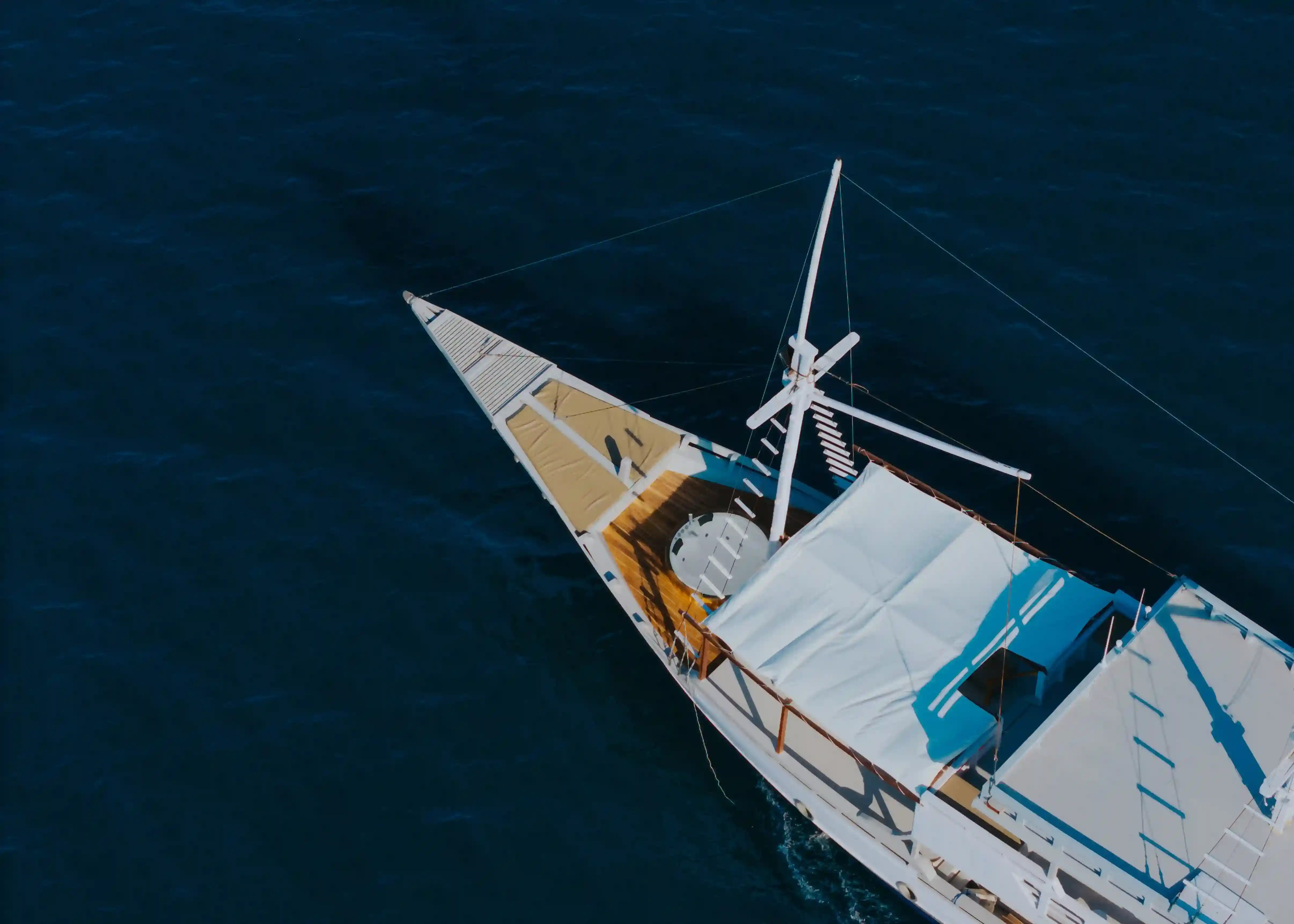 Bombana 2 Yacht Cruise Phinisi - BoatKomodoTrip