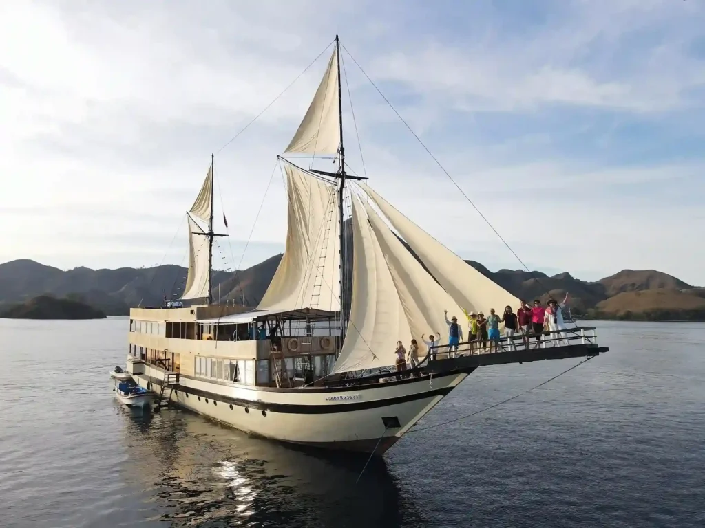 Lamborajo 3 Yacht Cruise Phinisi Charter by Boat Komodo Trip