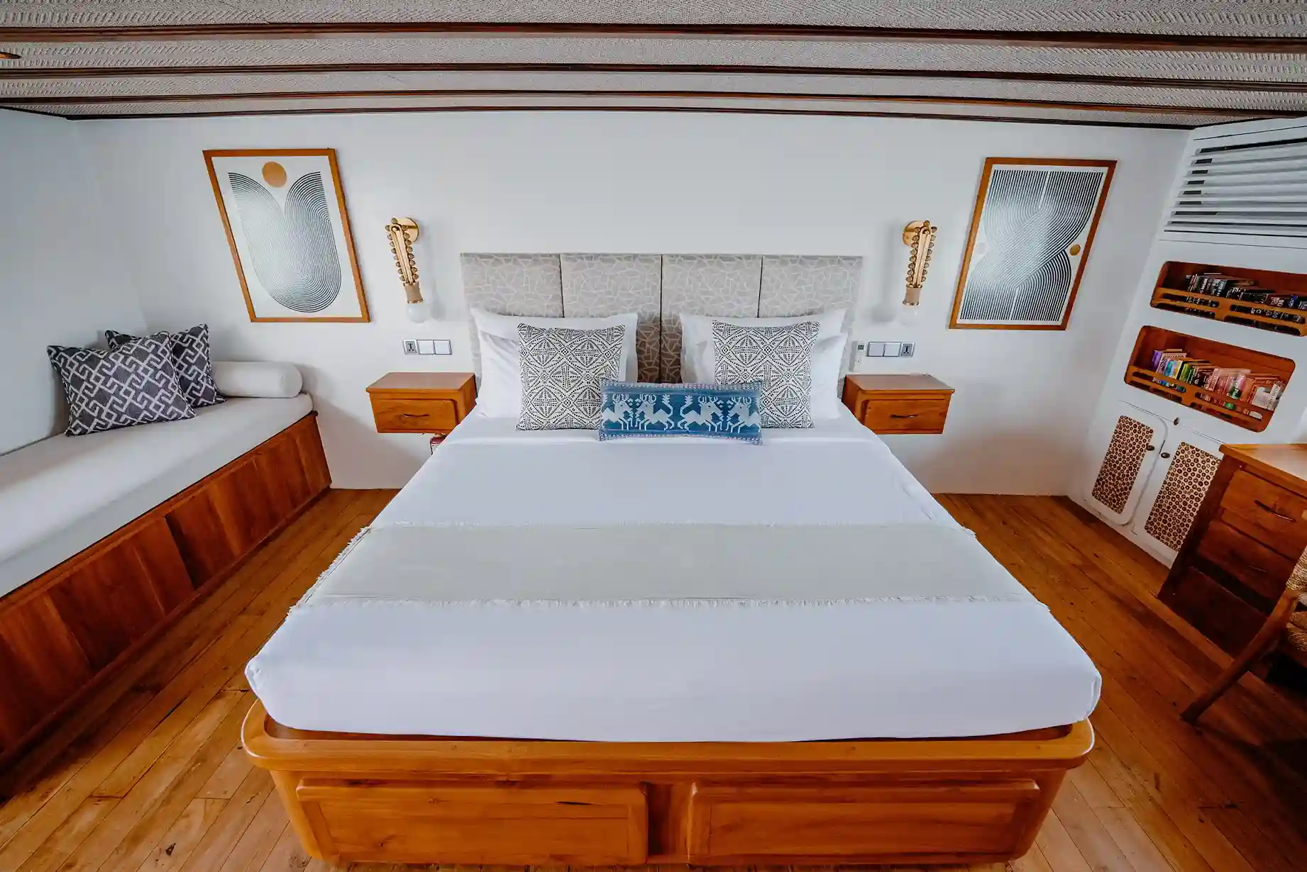 Cabin 4 | Rascal Voyages Yacht Phinisi | Boat Komodo Trip