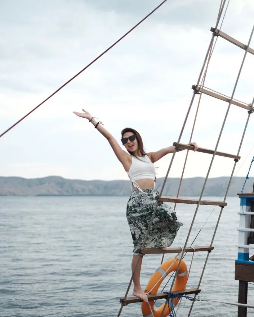 Mutiara Cruise Phinisi | Komodo Tour | Sailing | Activites | Boat Komodo Trip