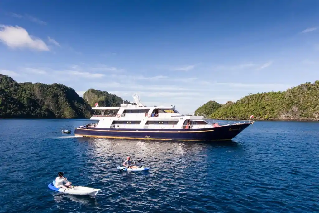 Mermaid II Cruise Phinisi Liveaboard by Boat Komodo Trip