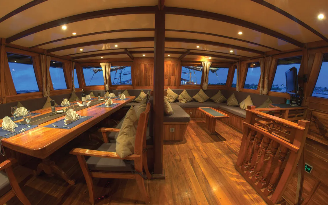 Damai 1 Liveaboard by BoatKomodoTrip