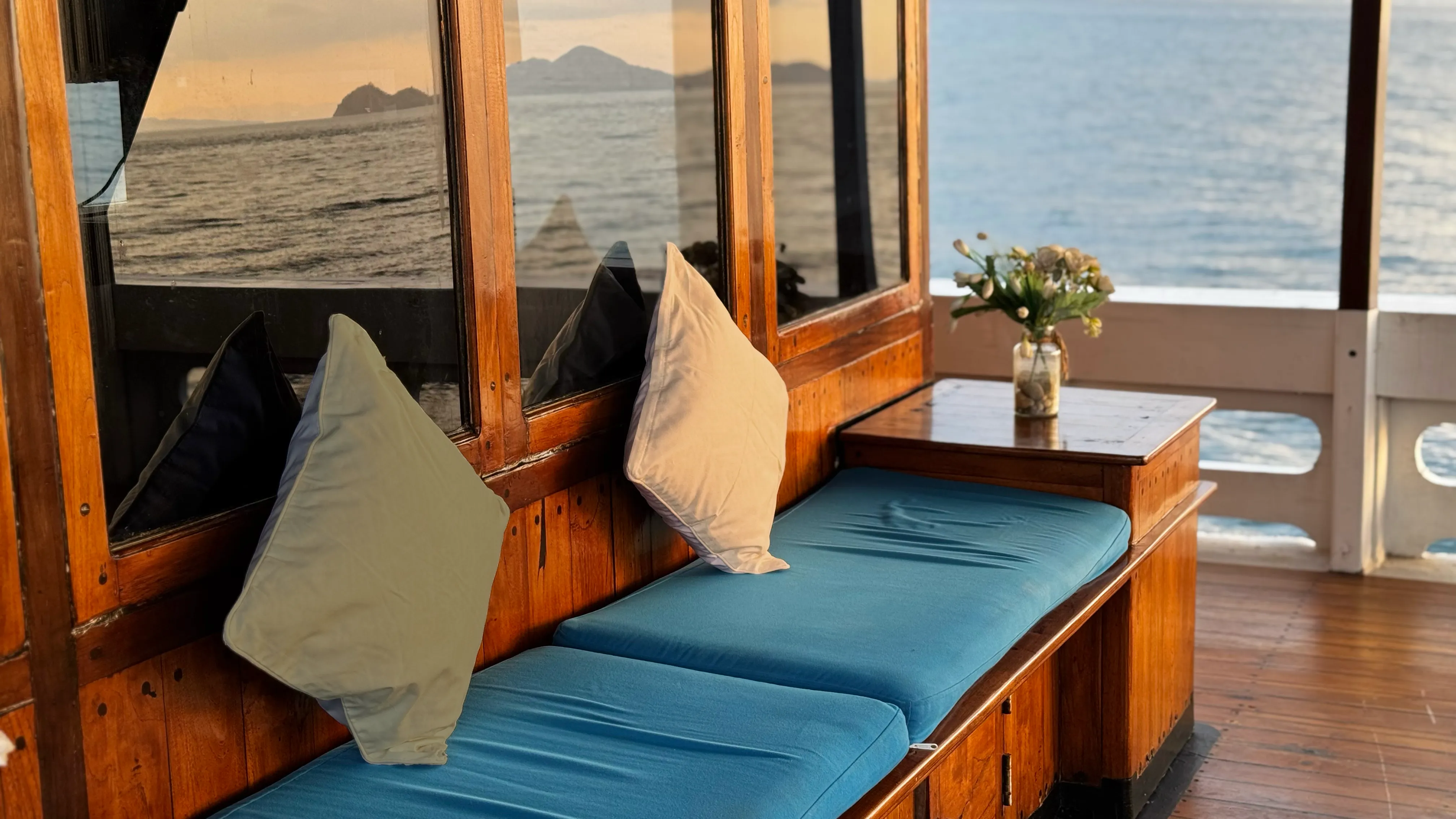 Front Seat on Radea Cruise Voyage Phinisi | Komodo National Park | Boat Komodo Trip