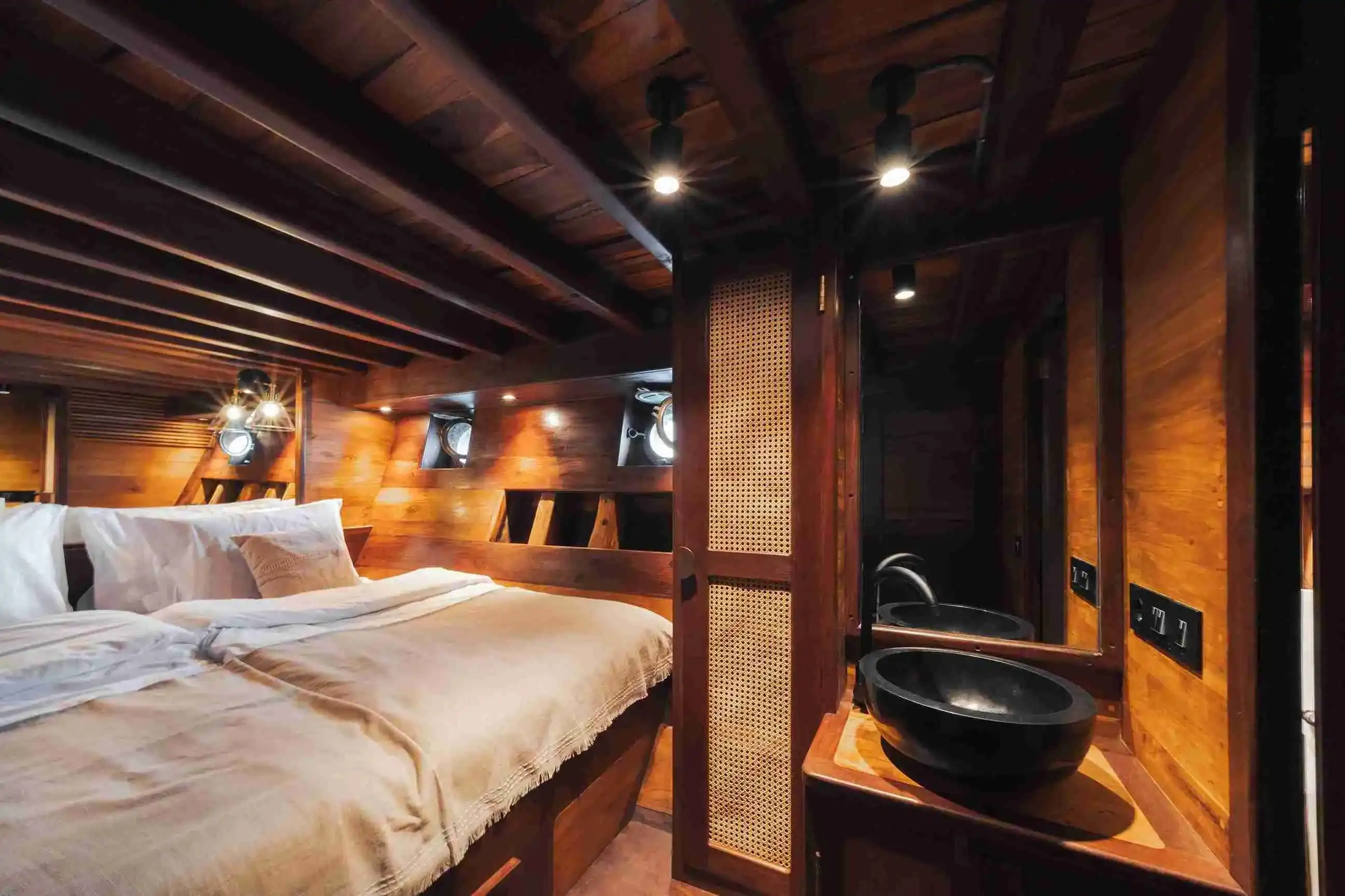 Nataraja Liveaboard by Boat Komodo Trip